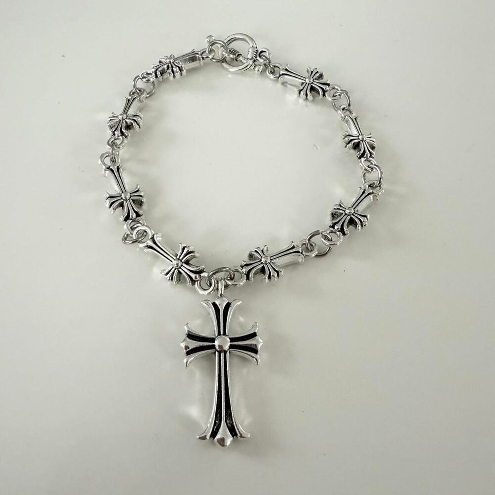 CH silver cross bracelet with charm 8’5 inches